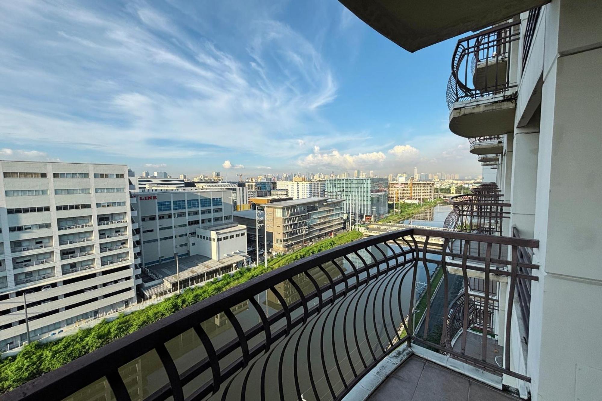 Extremeli Suites Manila Powered By Cocotel Esterno foto
