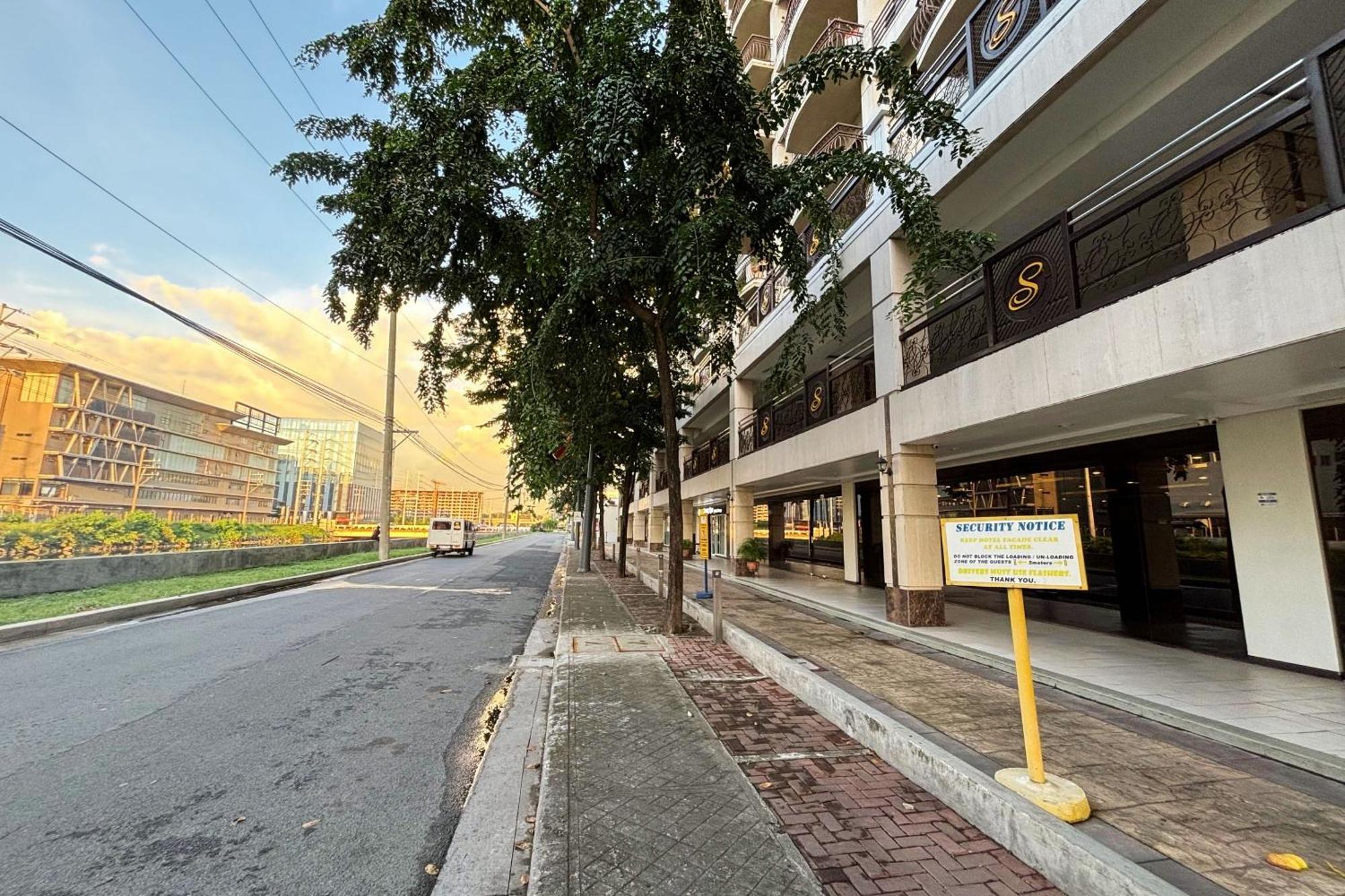 Extremeli Suites Manila Powered By Cocotel Esterno foto