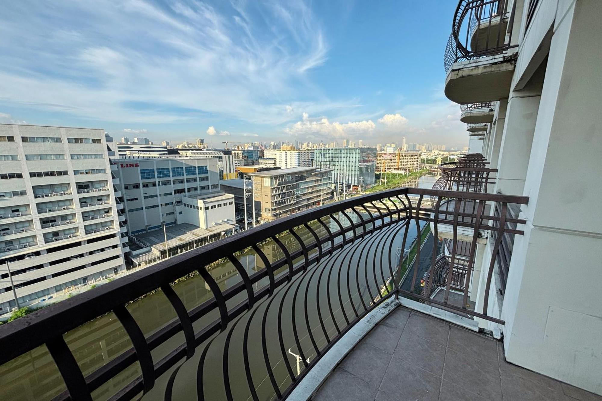 Extremeli Suites Manila Powered By Cocotel Esterno foto
