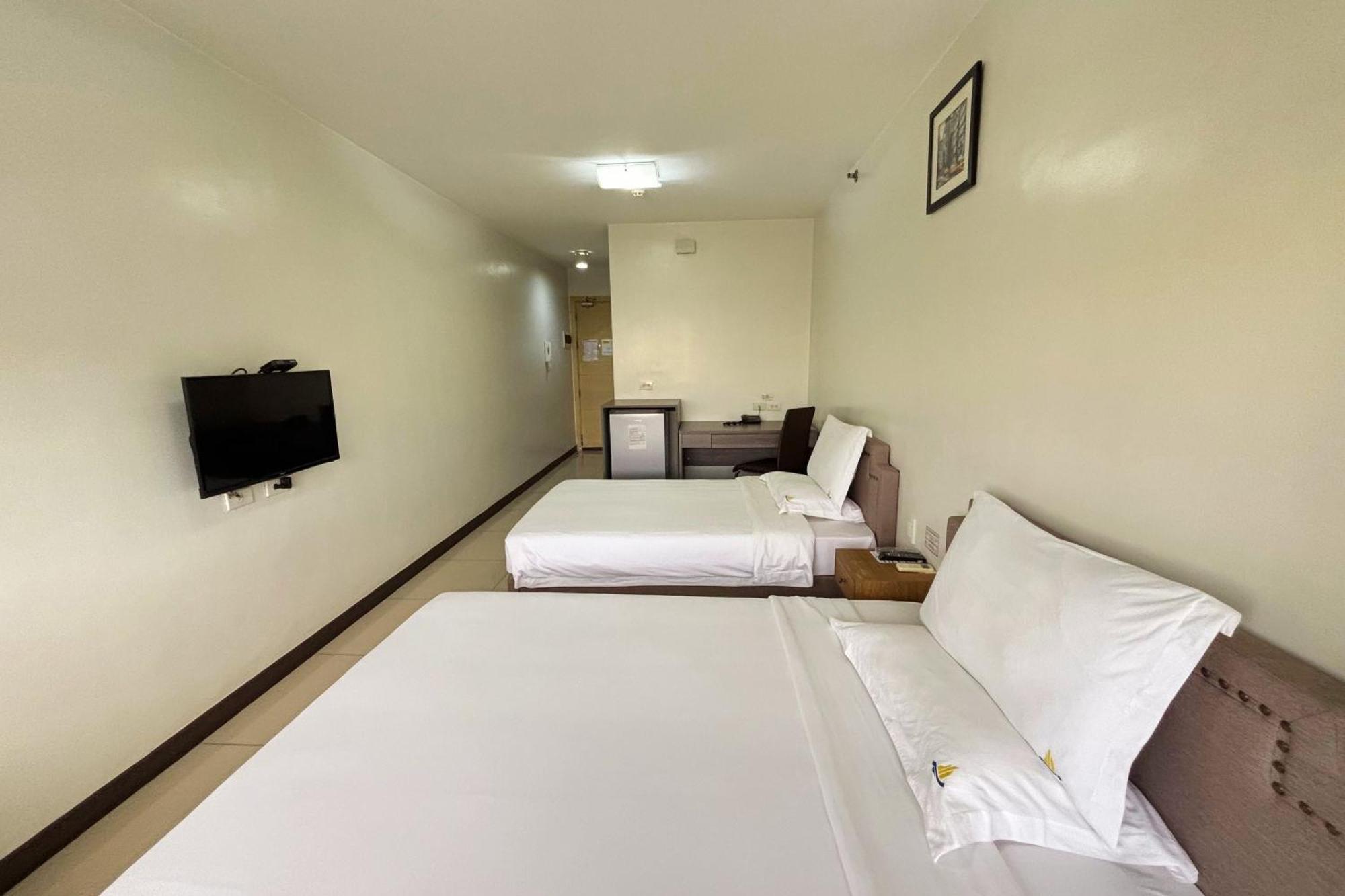 Extremeli Suites Manila Powered By Cocotel Esterno foto