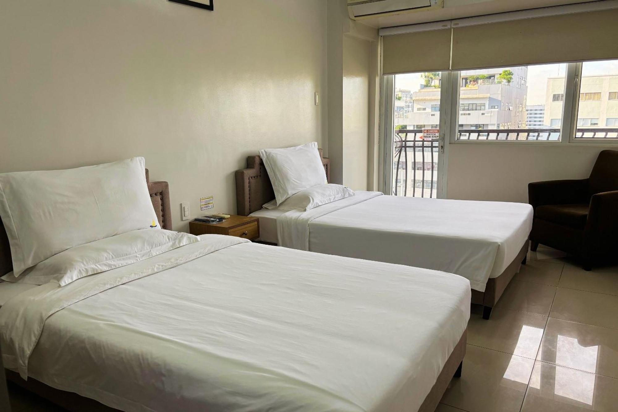 Extremeli Suites Manila Powered By Cocotel Esterno foto