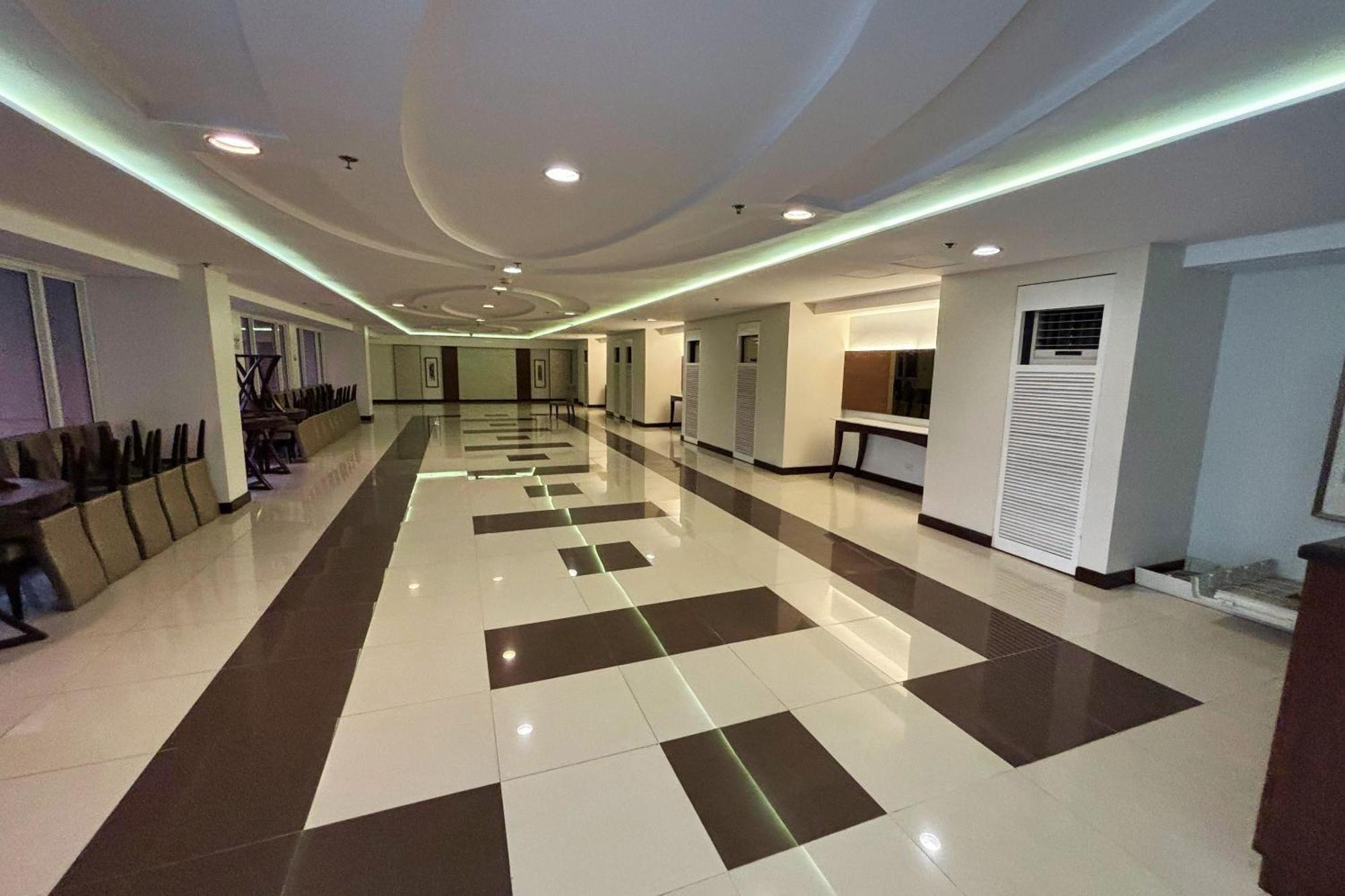 Extremeli Suites Manila Powered By Cocotel Esterno foto