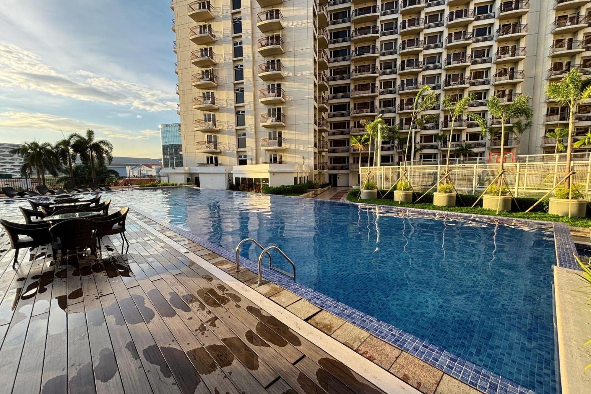 Extremeli Suites Manila Powered By Cocotel Esterno foto