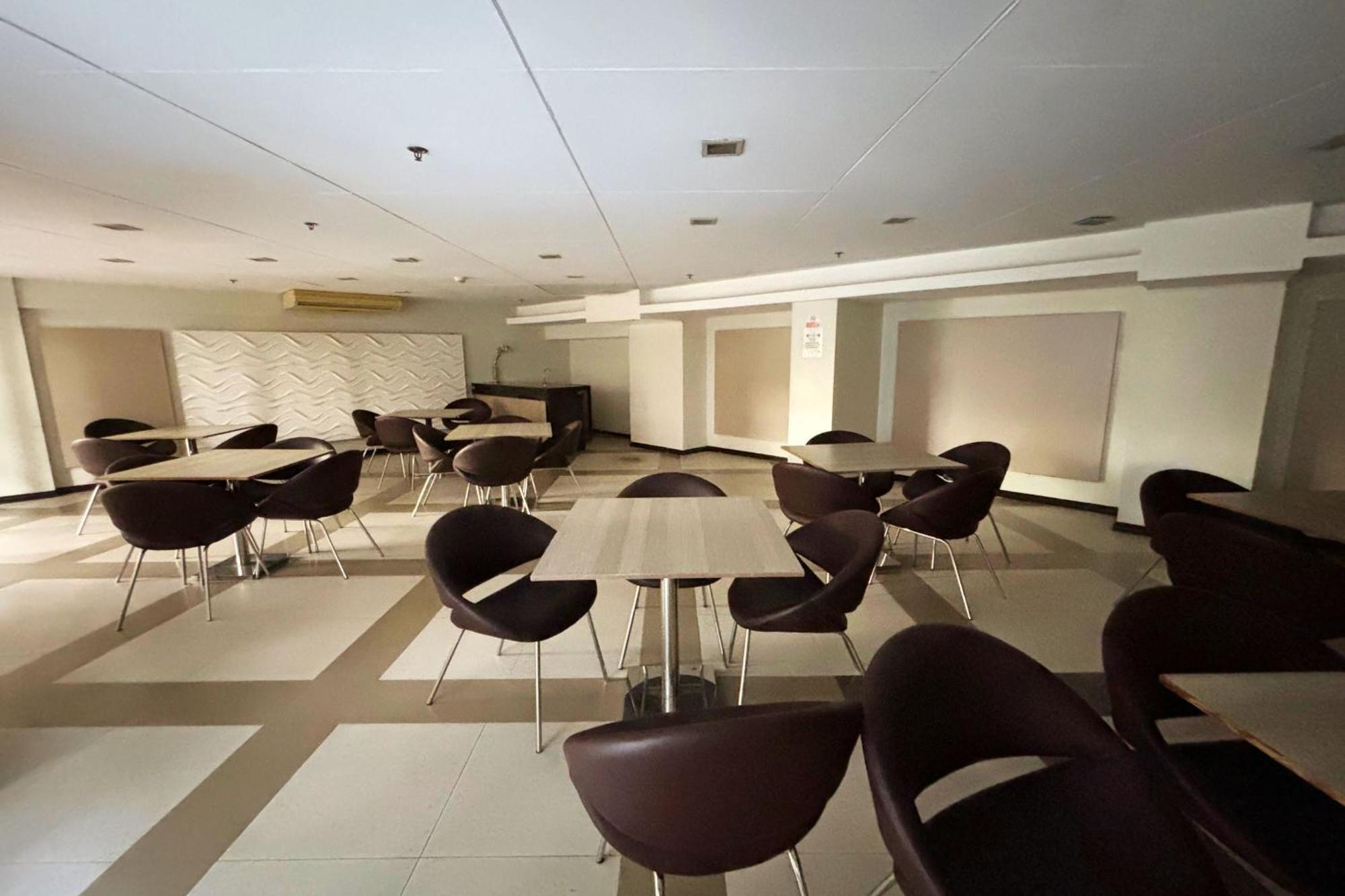 Extremeli Suites Manila Powered By Cocotel Esterno foto