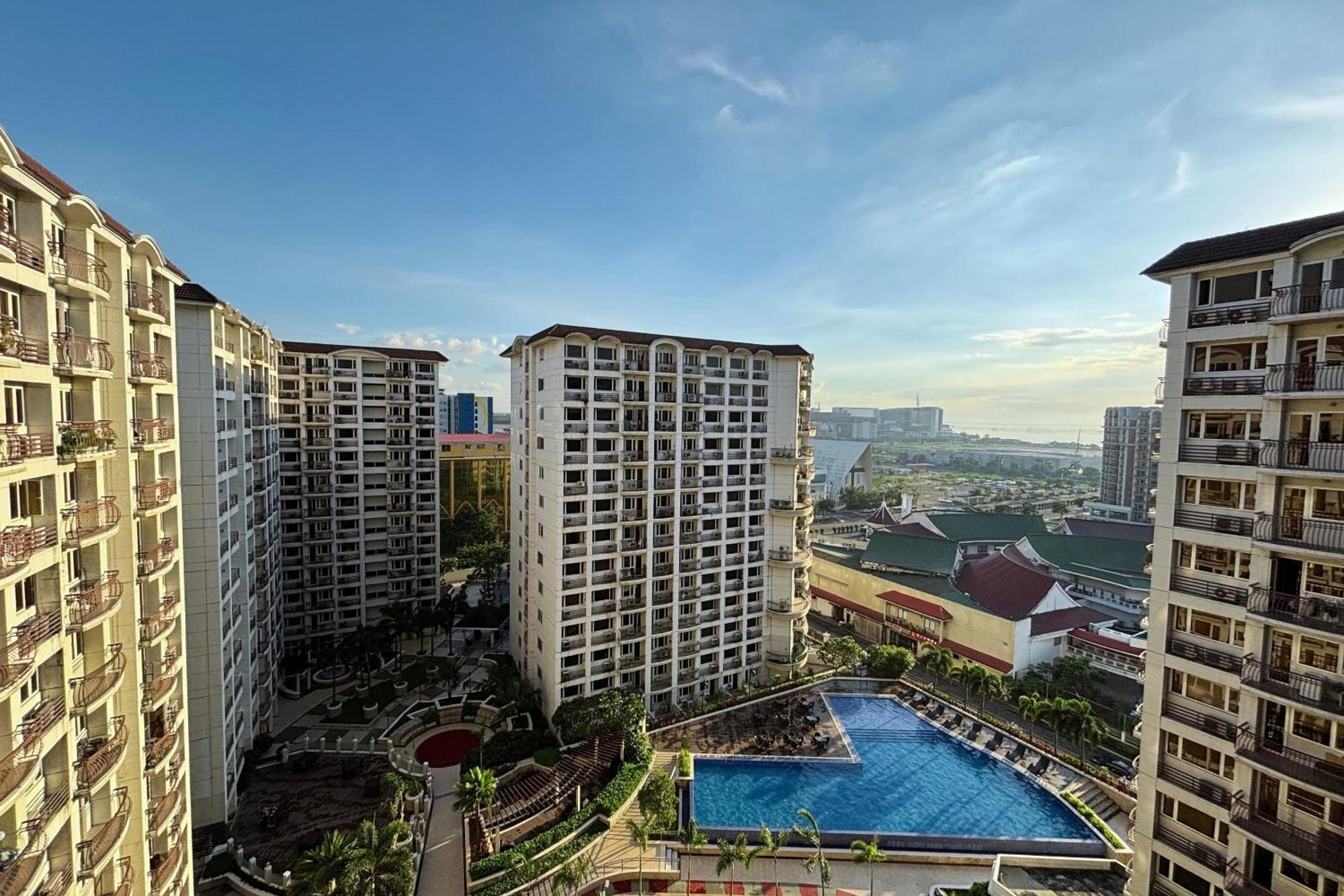 Extremeli Suites Manila Powered By Cocotel Esterno foto