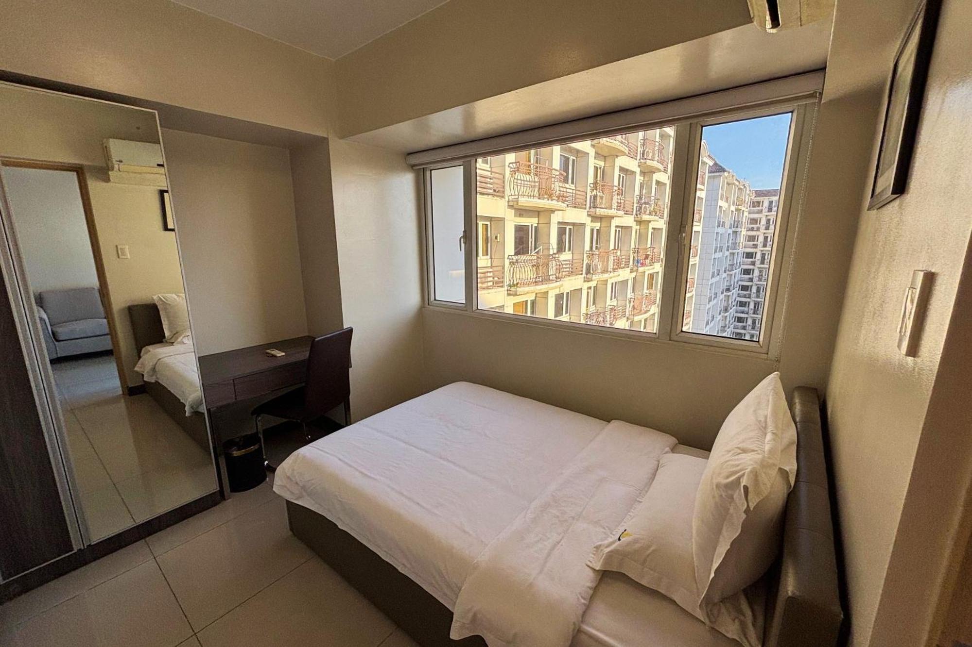 Extremeli Suites Manila Powered By Cocotel Esterno foto
