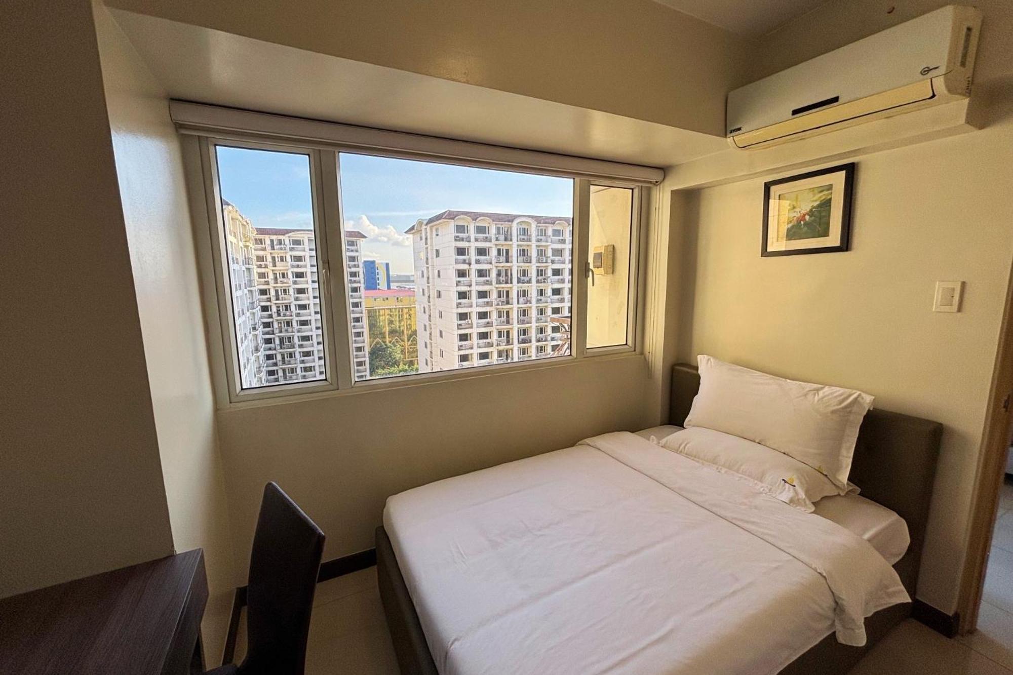 Extremeli Suites Manila Powered By Cocotel Esterno foto