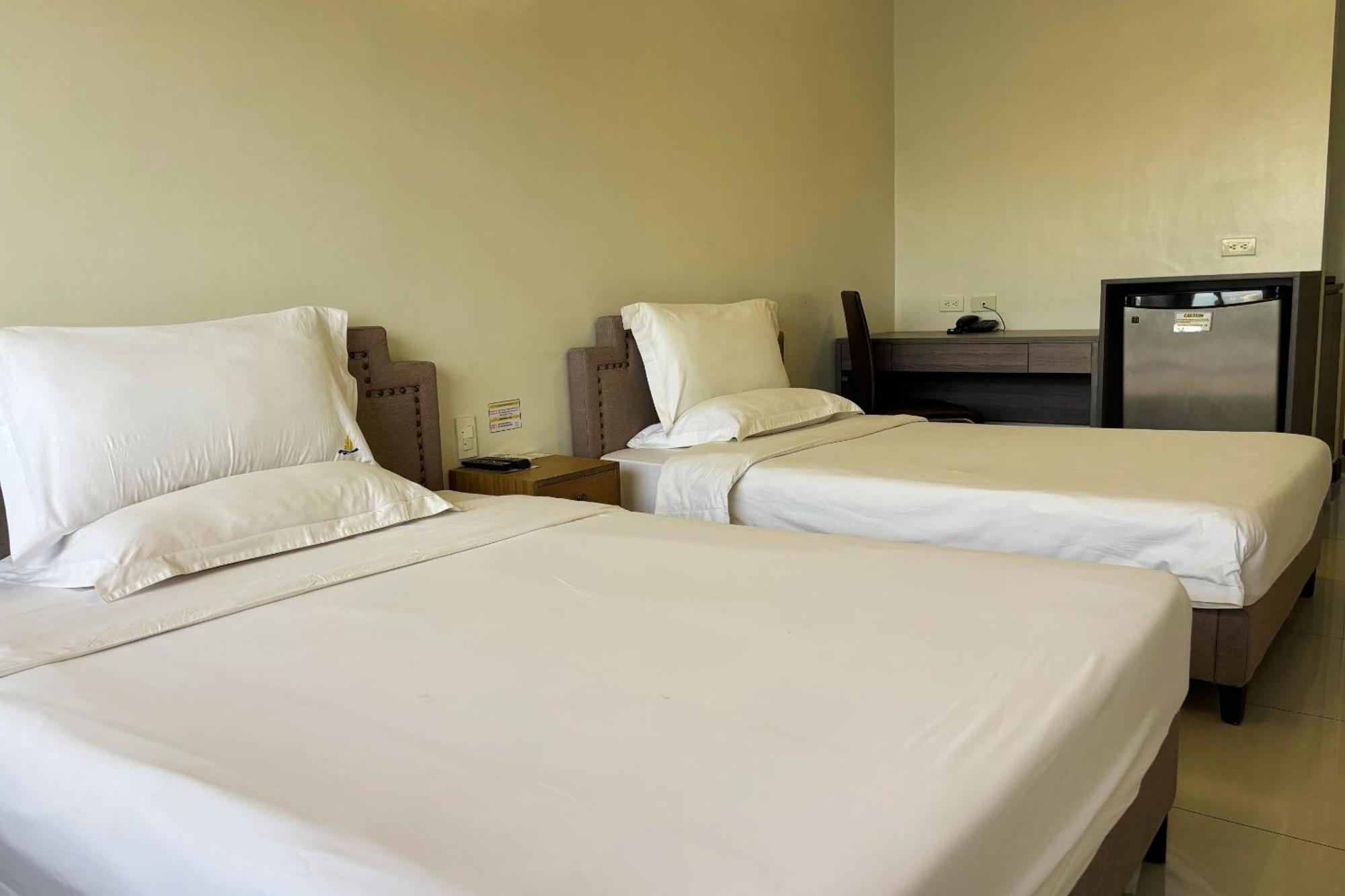 Extremeli Suites Manila Powered By Cocotel Esterno foto